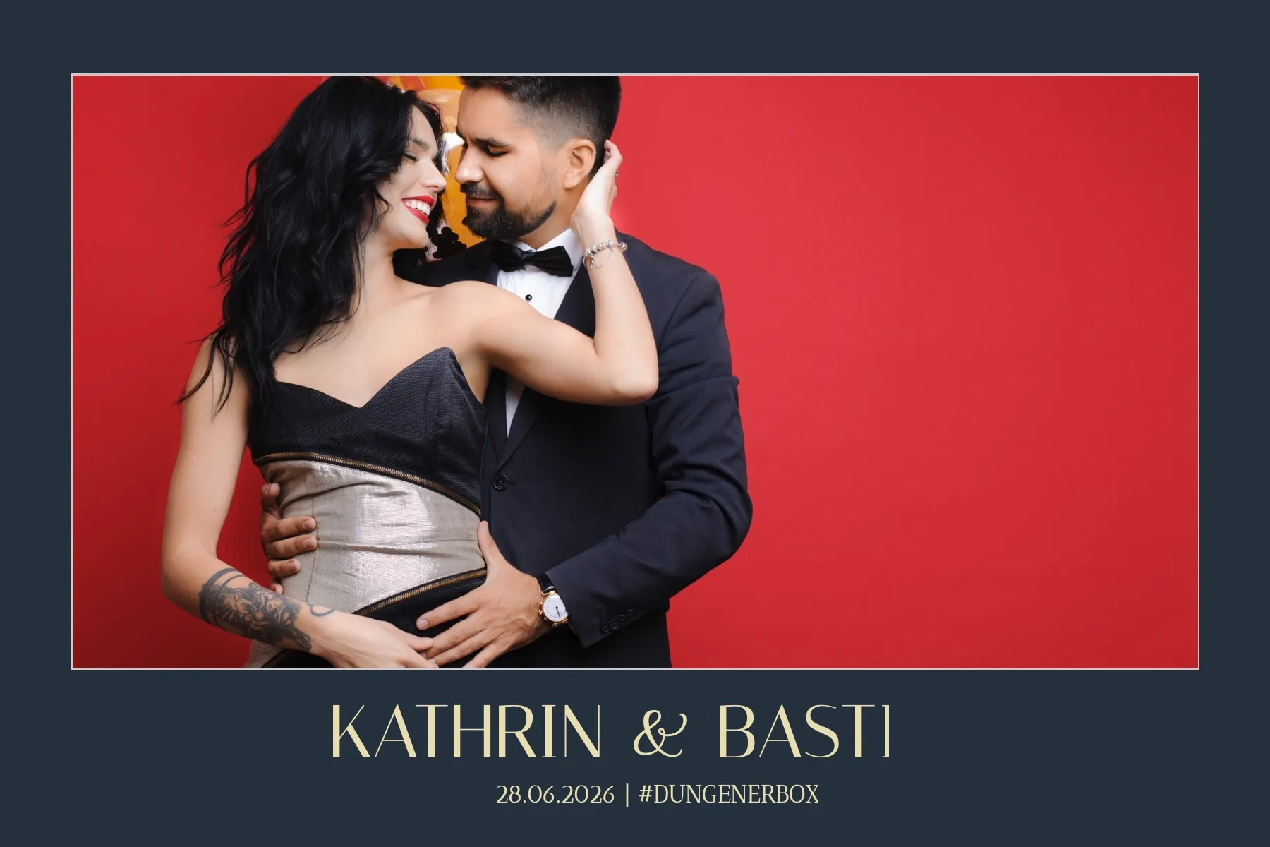 Fotobox Layout Hochzeit Romantisch im Standard-Format – Dunkles Petrol-Gold-Design mit eleganter Schrift für eine glamouröse Hochzeitsfeier
